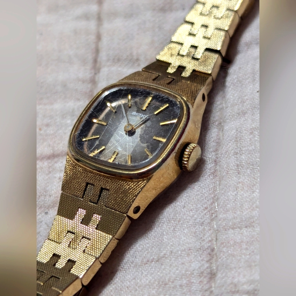 (36)Vintage SEIKO 17 Jewel Mechanical Wind Up Ladies working gold toned